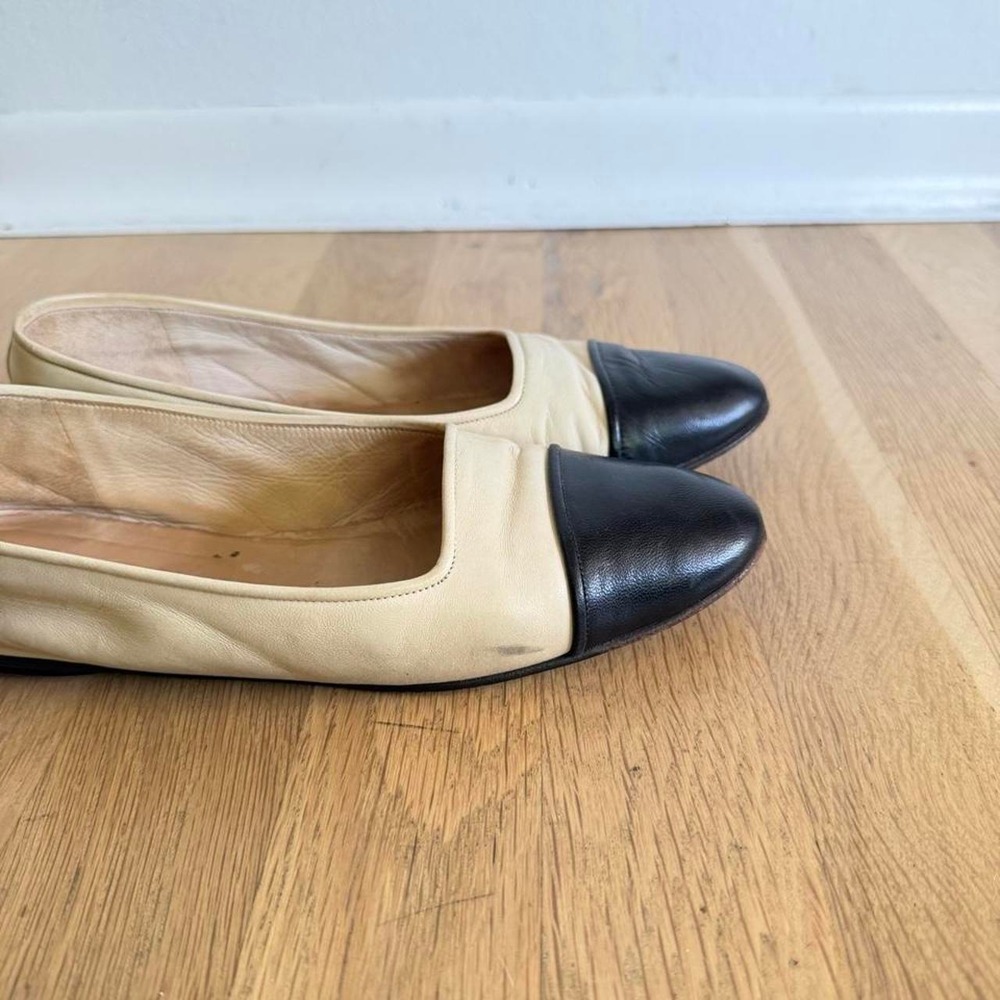 Chanel authentic black and beige leather ballet flats with black cap toe - Picture 5 of 8